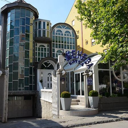 Hotel Zeneva Kragujevac Luaran gambar
