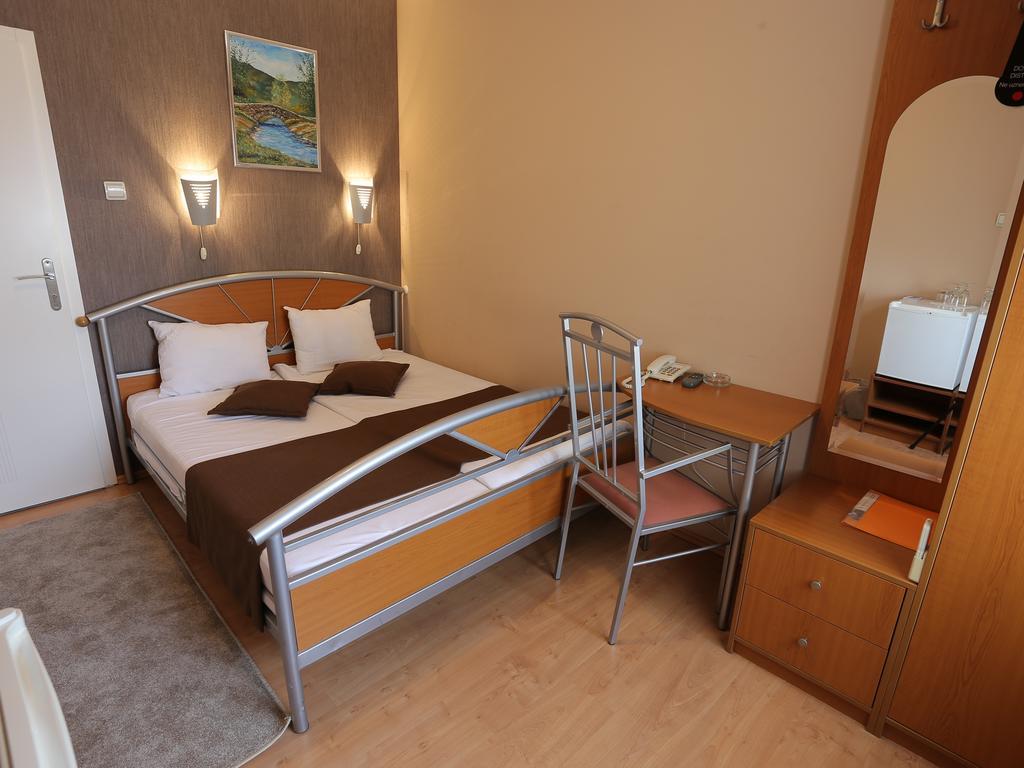 Hotel Zeneva Kragujevac Luaran gambar