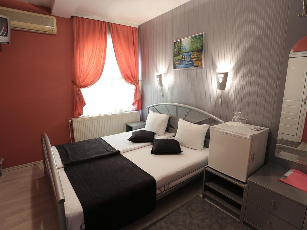 Hotel Zeneva Kragujevac Luaran gambar